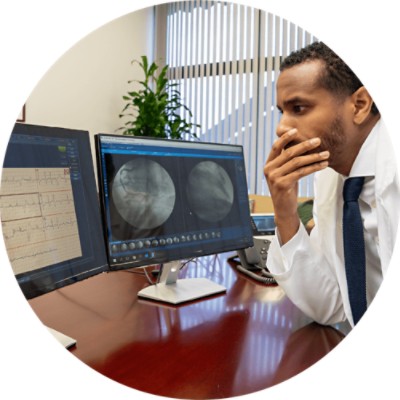 Cardiology Nuclear Medicine Advanced Visualization - cardiologist reviewing data