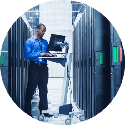 US-Stratus Imaging Archive - man in server room